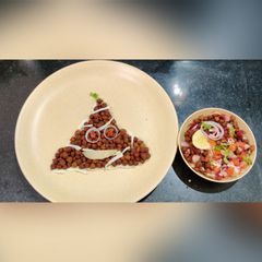 A picture of Brown Chickpeas Chaat.