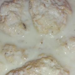 A picture of Dahi bhalle.
