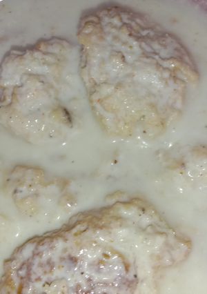A picture of Dahi bhalle.