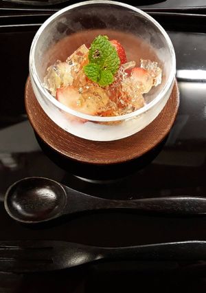 รูปของ Strawberry topped with Honey Jelly Brandy