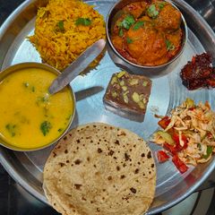 A picture of Gujarati dish Bhrela ringna bateta nu sak.