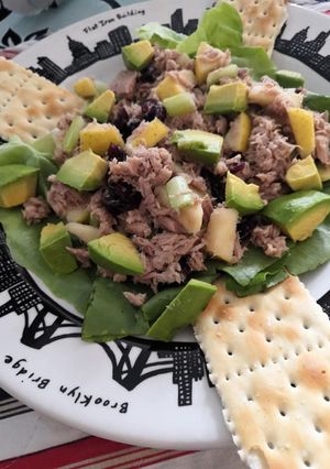 Una foto de Ensalada de atún con manzana
