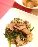 Use Up Lots of Chrysanthemum Greens! Beef and Chrysanthemum Greens Sukiyaki-Style Stew
