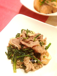 A picture of Use Up Lots of Chrysanthemum Greens! Beef and Chrysanthemum Greens Sukiyaki-Style Stew.