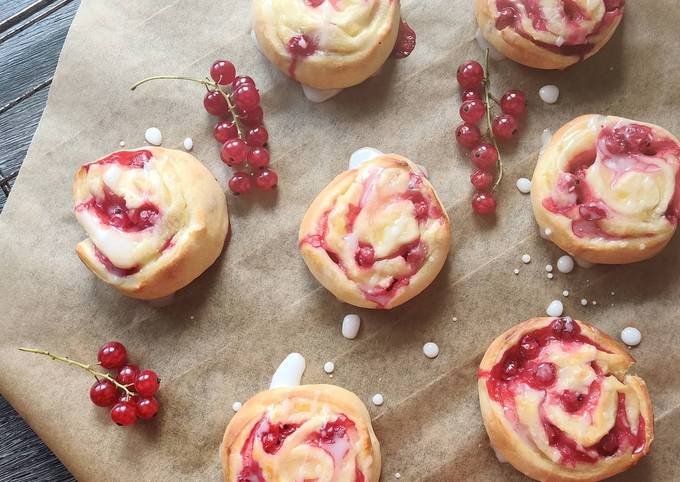 Puddingschnecken mit Johannisbeeren