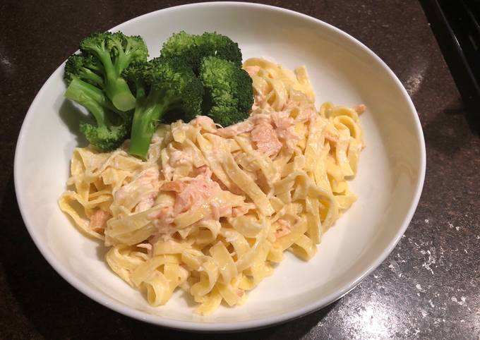 6 minute Salmon Broccoli pasta Recipe by Chris Jacobs - Cookpad