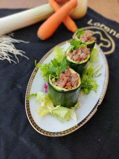 Una foto de Calabacines rellenos de carne y verduras 🤩🤤