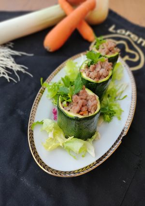 Una foto de Calabacines rellenos de carne y verduras 🤩🤤