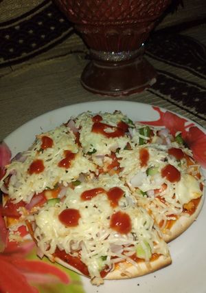 વેજ પીઝા (Veg Pizza Recipe In Gujarati) રેસીપી મુખ્ય ફોટો