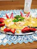 Salmón a la plancha en lecho de fideos de arroz y salsa