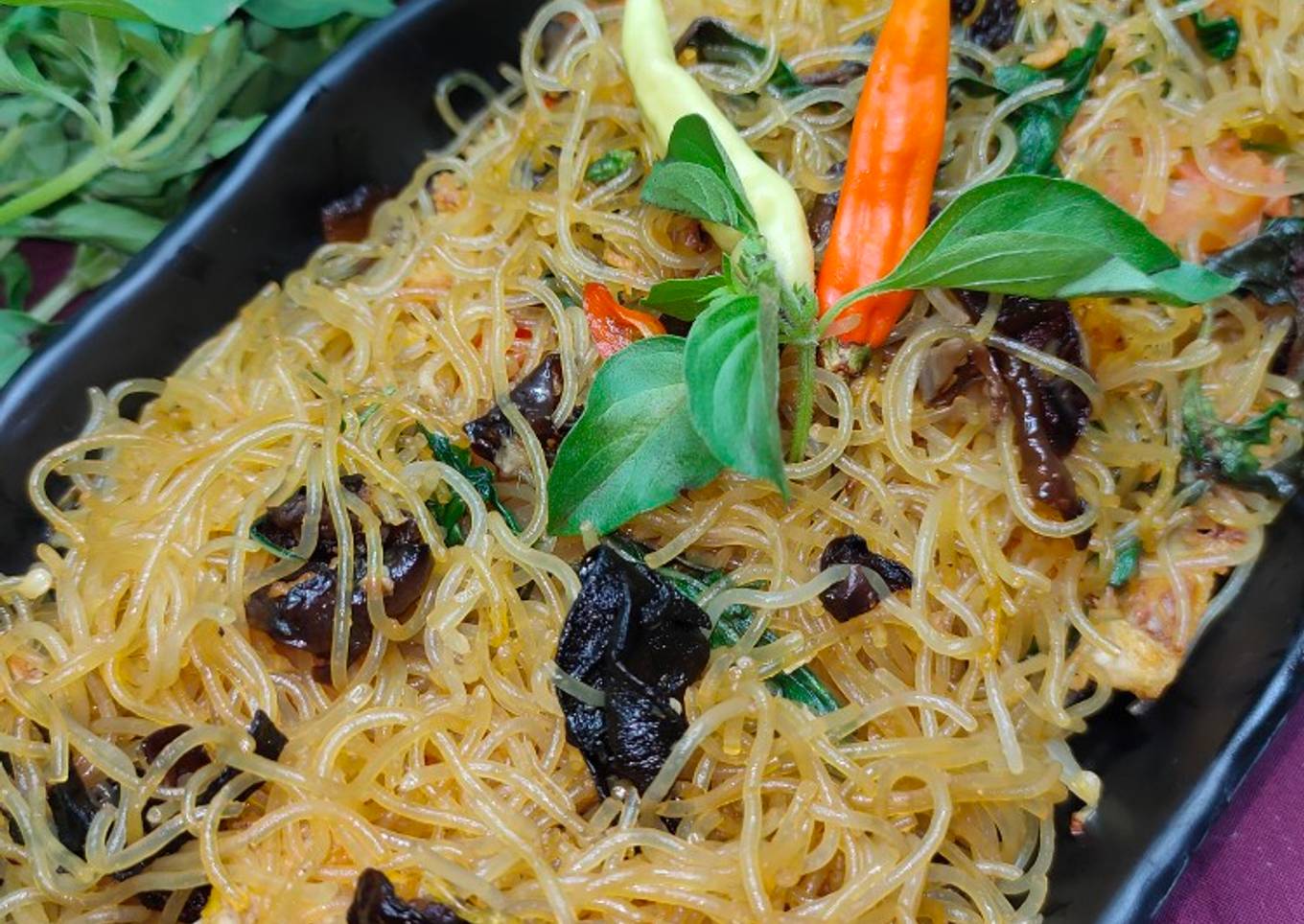 109. Bihun Goreng Jamur Kuping dan Kemangi