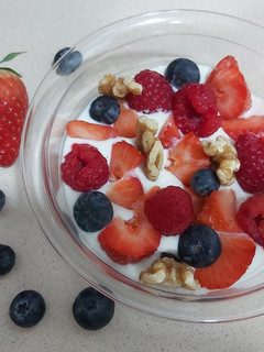 Una foto de Merienda con frutos rojos!!!🍓🍓
