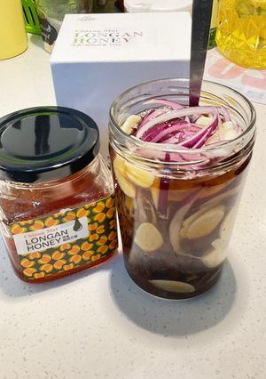 Red Onion, Garlic and Honey Syrup 紫洋蔥蒜片蜂蜜水 的食譜成品照片