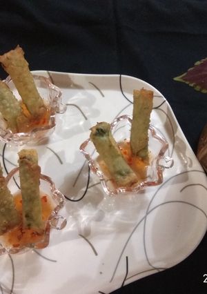 A picture of Spinach paneer cigar.