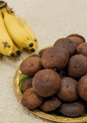 A picture of Unniyappam.
