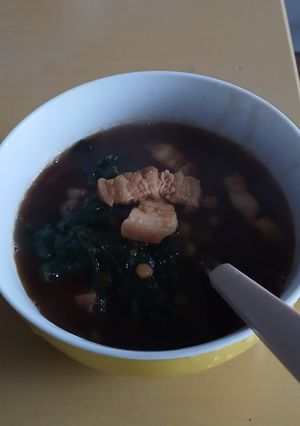 Una foto de Sopa de touciño con verdura