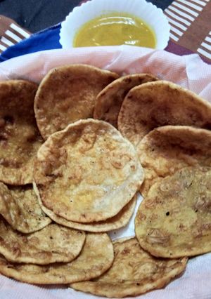 A picture of Chana dal poori.