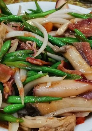 Hình của món Đỗ xào mực sa tế.
