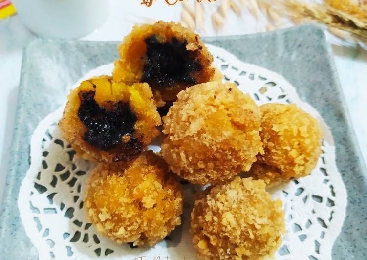 Bola-Bola Ubi Isi Coklat, Crunchy di luar lembut di dalam