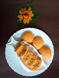 ஸ்டஃப்டு ஸ்வீட்கார்ன் சீஸ்,காரட் இட்லி! செய்முறை முக்கிய புகைப்படம்