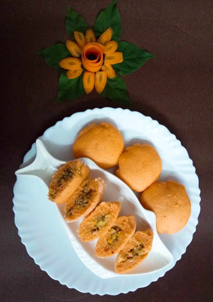 ஸ்டஃப்டு ஸ்வீட்கார்ன் சீஸ்,காரட் இட்லி! செய்முறை முக்கிய புகைப்படம்