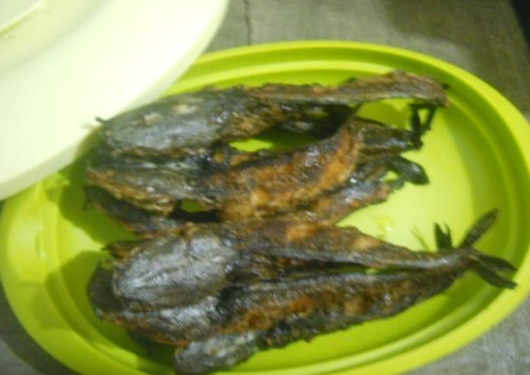 Lele goreng (+ tips agar garing, tidak lengket & tidak meletus)
