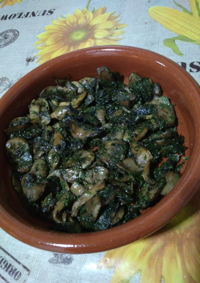 Una foto de Champiñones al ajillo con thermomix