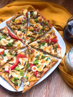 عکسی از دستور پیتزا مرغ و قارچ🍕