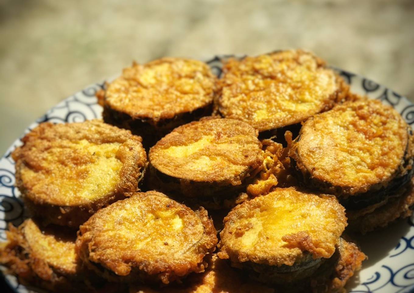 Berenjenas rebozadas rellenas de sobrasada