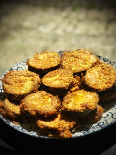 Una foto de Berenjenas rebozadas rellenas de sobrasada