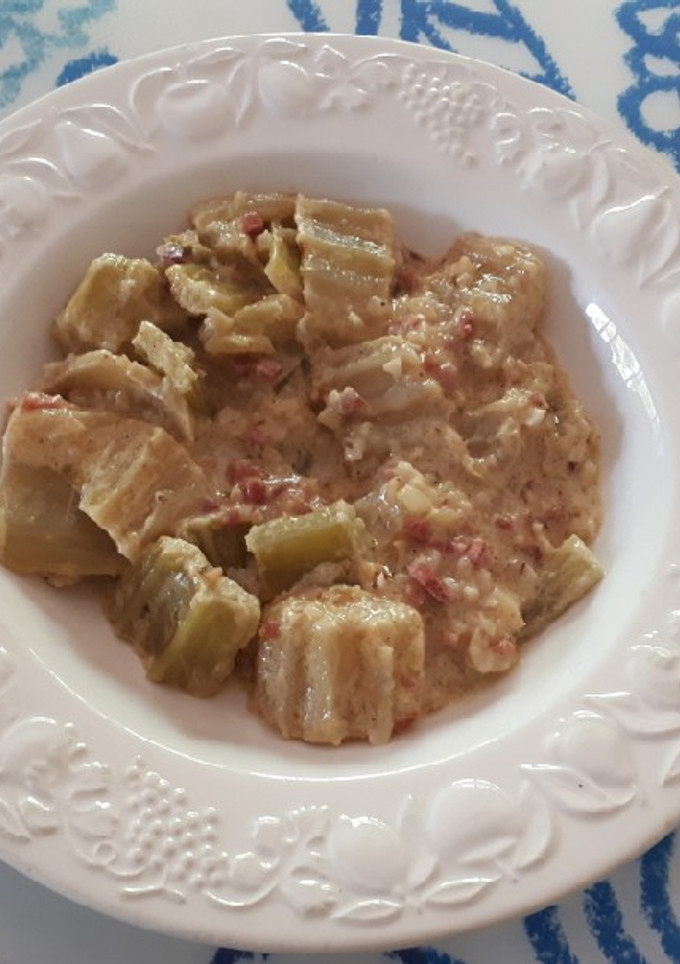 Una foto de 70. Cardo con jamón y almendras