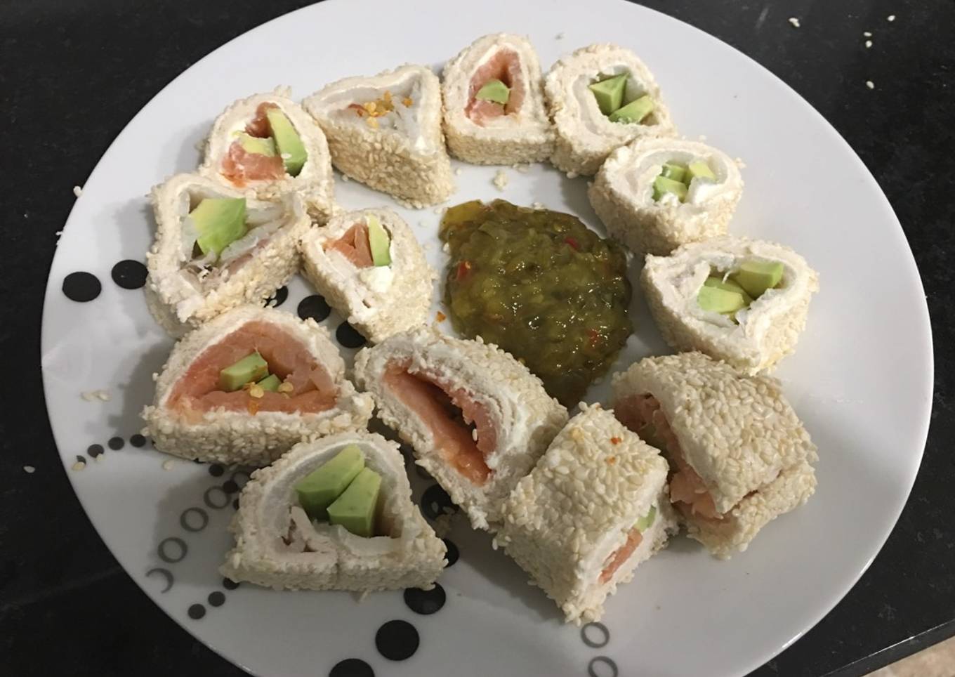 Rollitos de salmón y aguacate