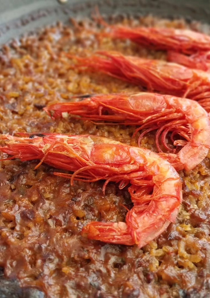 Una foto de Arroz de gambas rojas