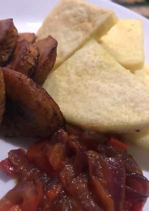A picture of Fried Plantain And Yam With Sauce.
