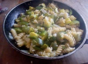 Una foto de Revuelto light de zapallitos y fideos