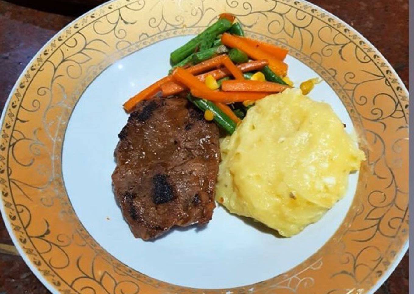 Tumis buncis wortel sayuran untuk steak