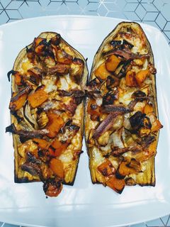 Una foto de Berenjenas rellenas con calabaza asada y anchoas                                 