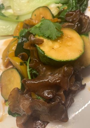 A picture of Black fungus mushrooms with oyster sauce.