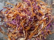 Una foto de ensaladas de repollo coleslaw