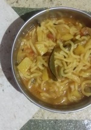 મેગી નૂડલ્સ (Maggi Noodles Recipe In Gujarati) રેસીપી મુખ્ય ફોટો