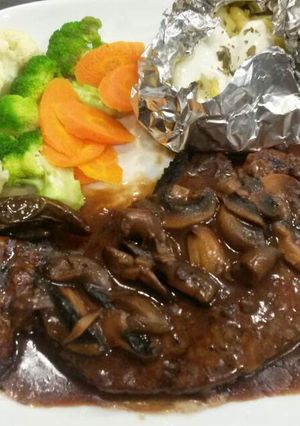 Una foto de Rib Eye en salsa de champiñones