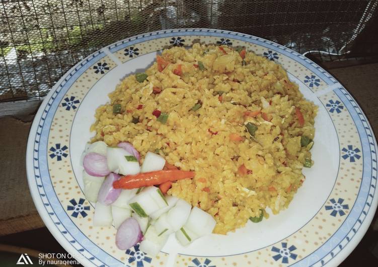 Langkah Mudah untuk Menyiapkan Nasi kuning goreng Anti Gagal