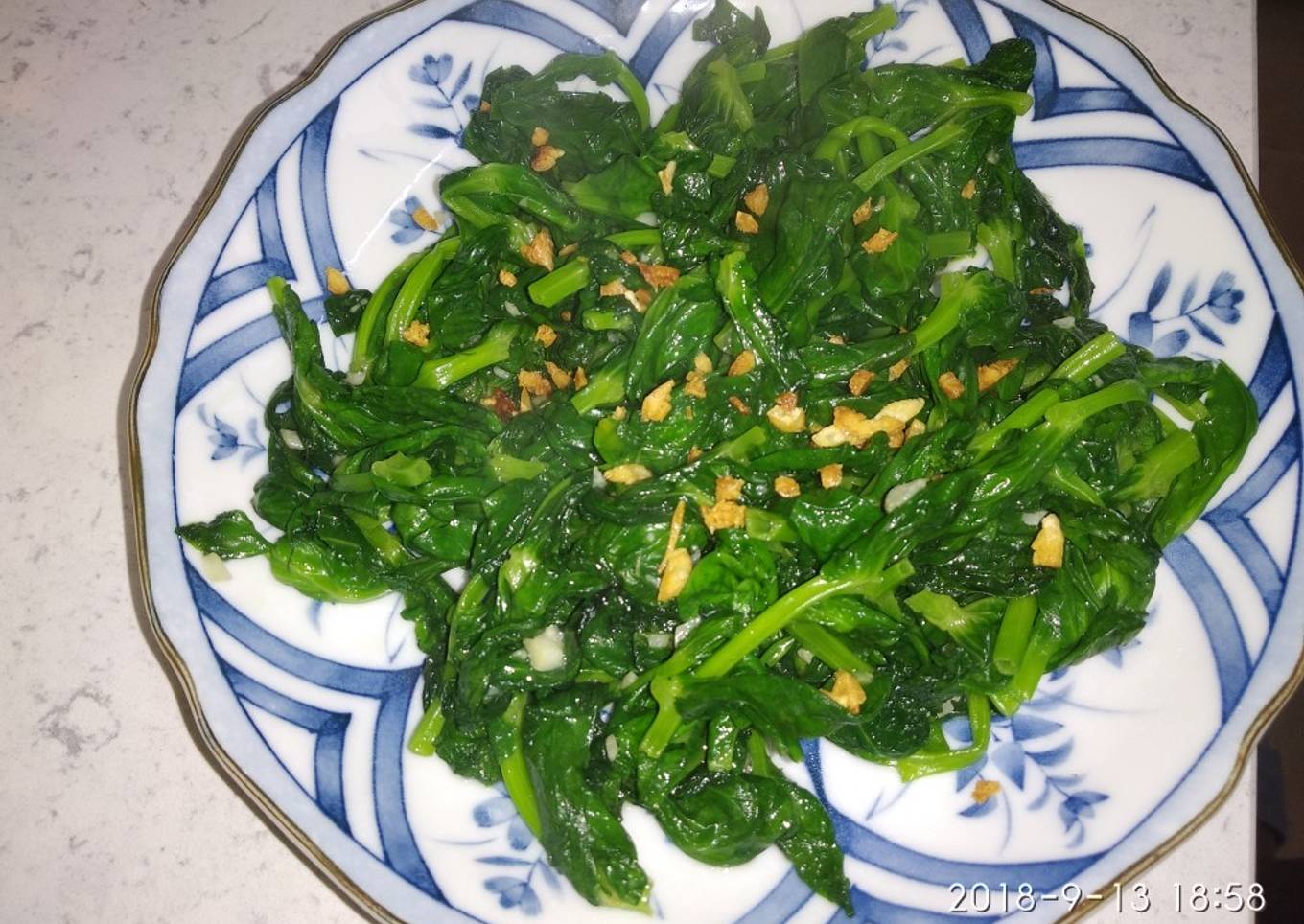 Sauted pea sprouts with chopped garlic