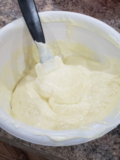 A picture of Bavarian cream filling.
