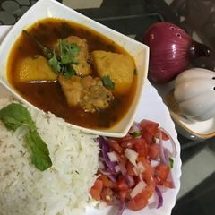 A picture of Chicken aalu salan.