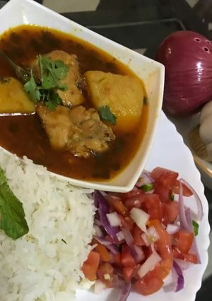 A picture of Chicken aalu salan.