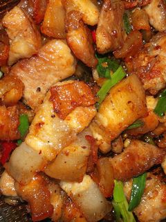 Hình của món Thịt ba chỉ rang cháy cạnh.