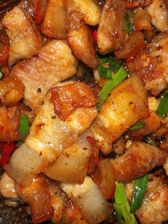 Hình của món Thịt ba chỉ rang cháy cạnh.
