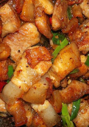 Hình của món Thịt ba chỉ rang cháy cạnh.
