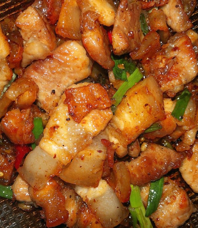 Hình của món Thịt ba chỉ rang cháy cạnh.